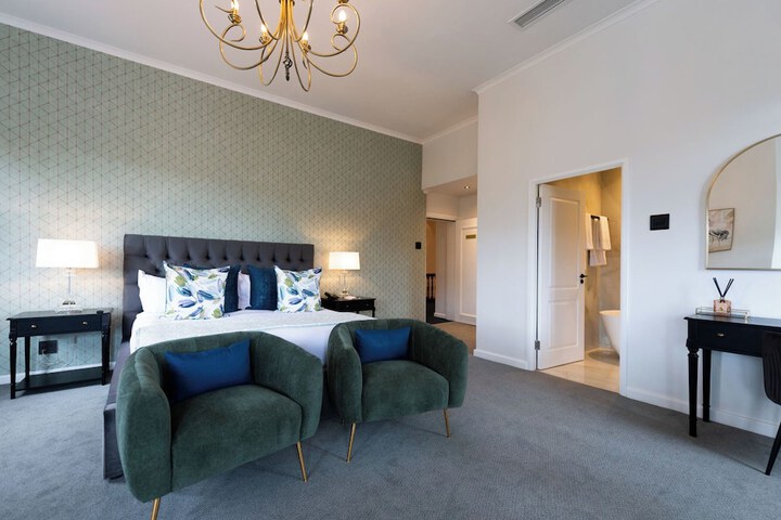 Room 43 of 107
