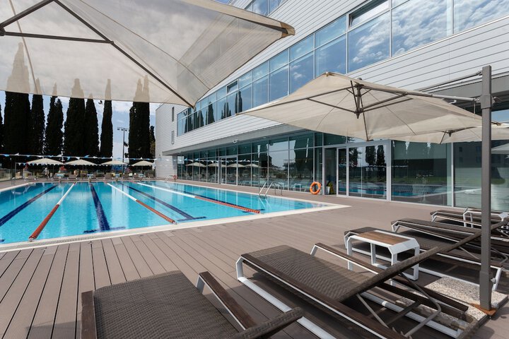 Pool 42 of 60