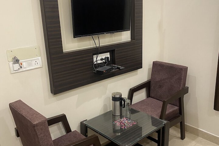 Room 3 of 6