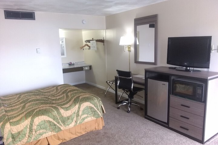 Room 4 of 38