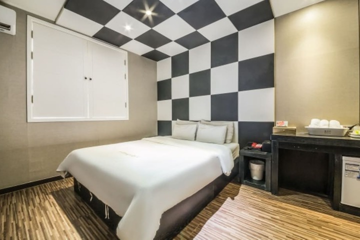 Room 15 of 39