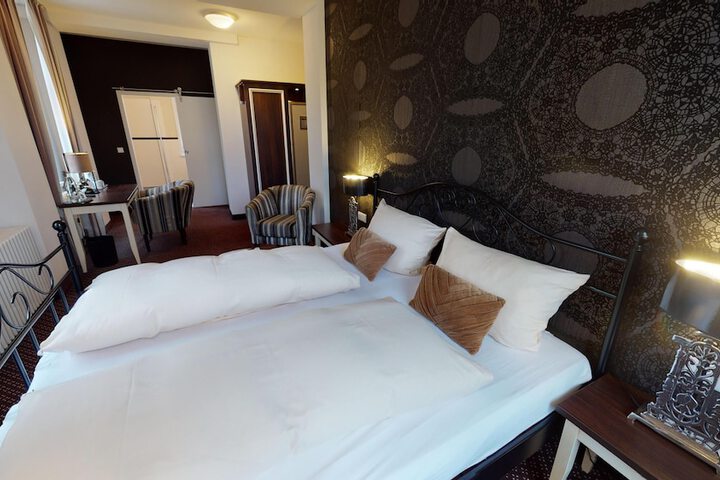 Room 43 of 98