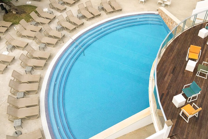 Pool Hotel