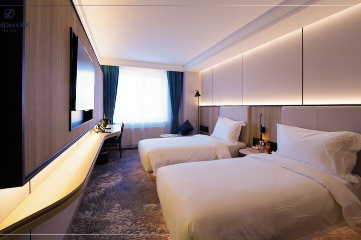Room 7 of 9