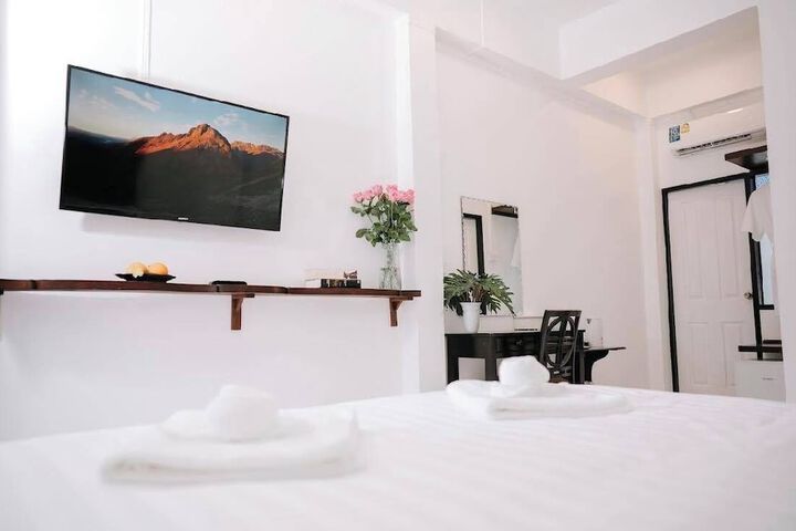 Room 10 of 84