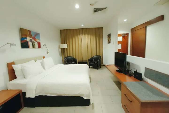 Room 13 of 17