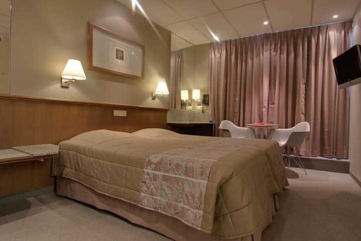 Room 5 of 46