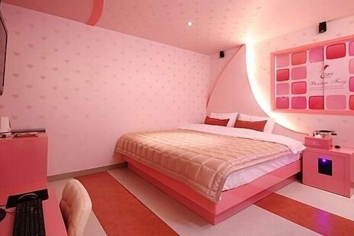 Room 37 of 59
