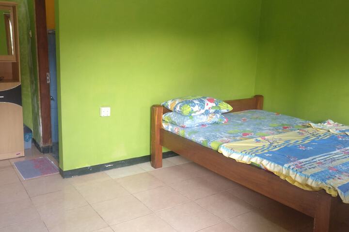 Room 3 of 34