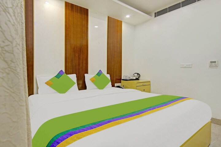 Room 12 of 38