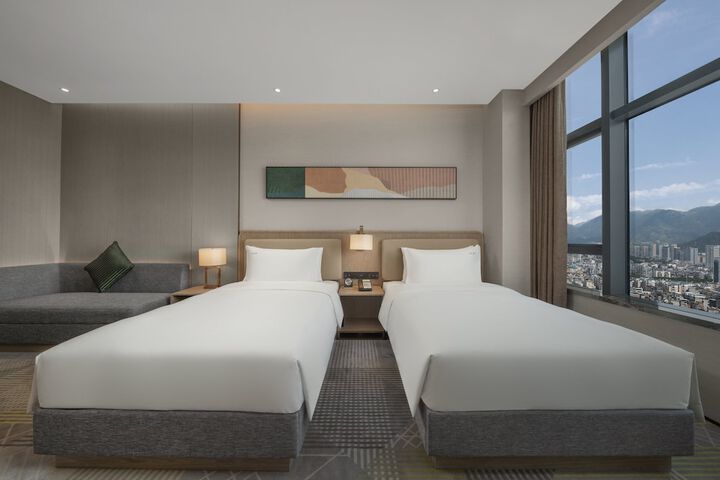 Room 3 of 43
