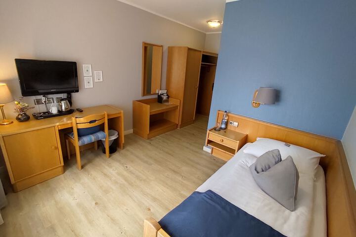 Room 6 of 67