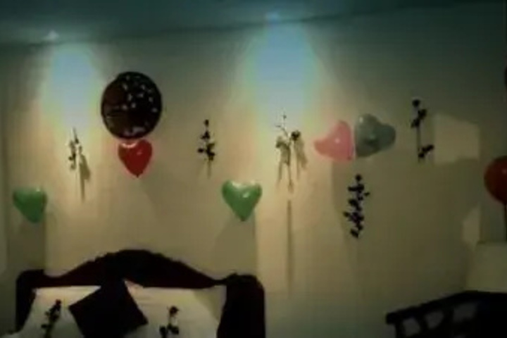 Room 8 of 12