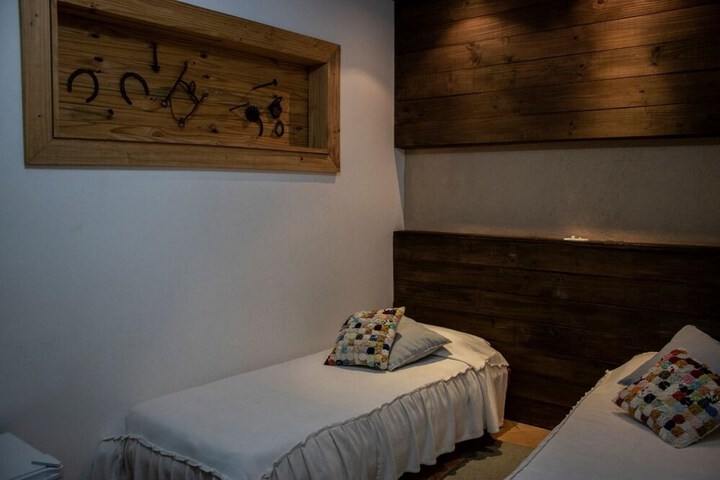 Room 6 of 46