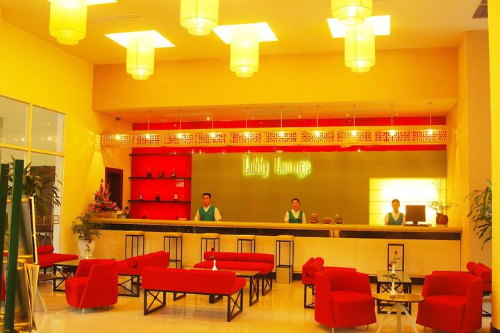 Lounge 114 of 127