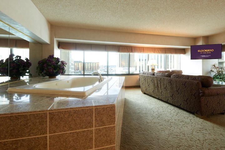 Deluxe King Bed (43 of 45)