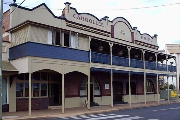Exterior of Carrollee Hotel