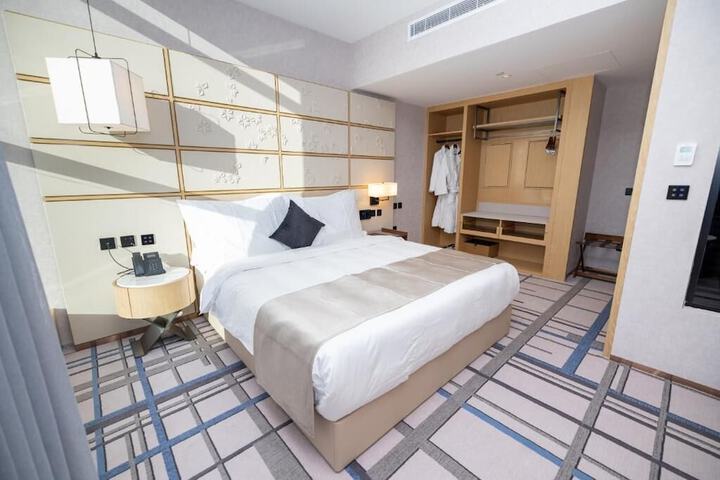 Room 2 of 32