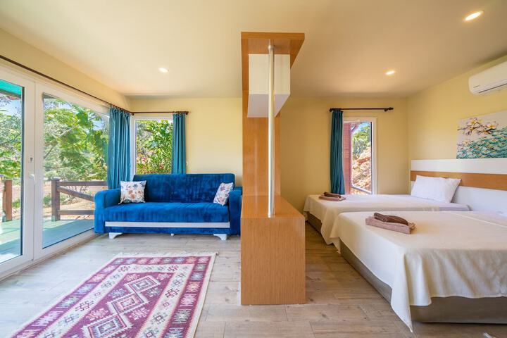 Room 6 of 13