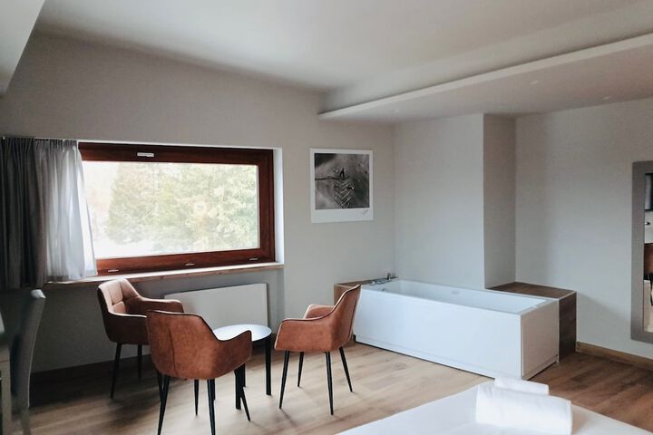 Room 11 of 72