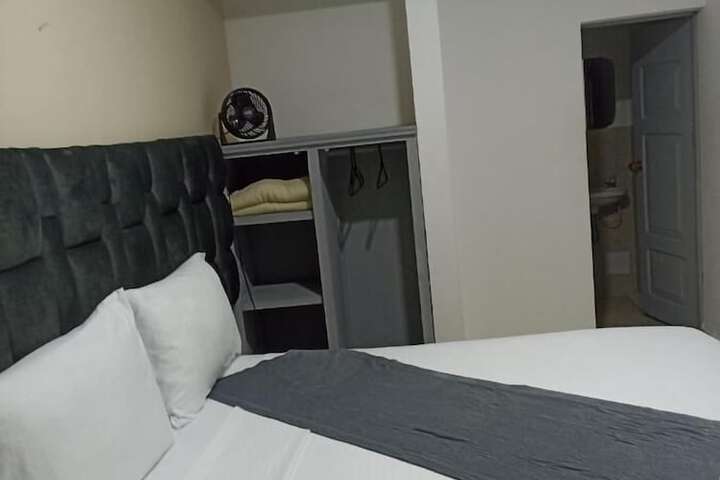 Room 6 of 10