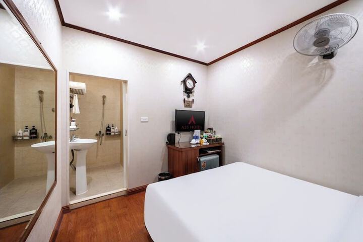 Room 11 of 25