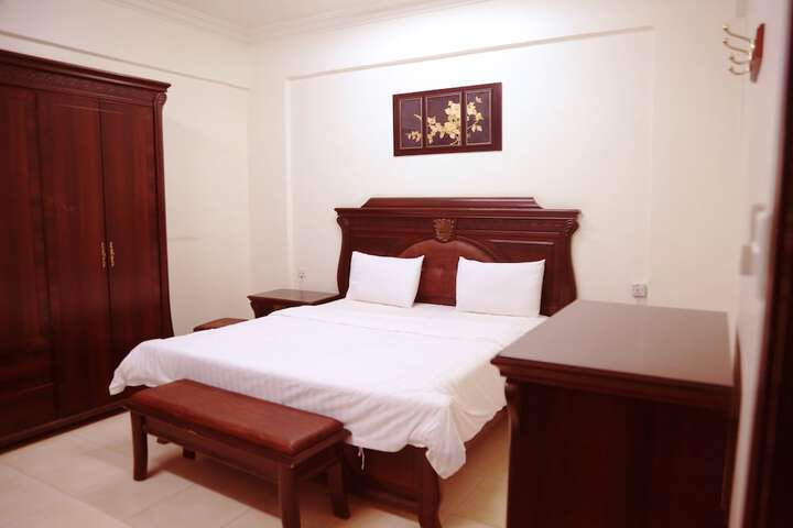 Room 6 of 9