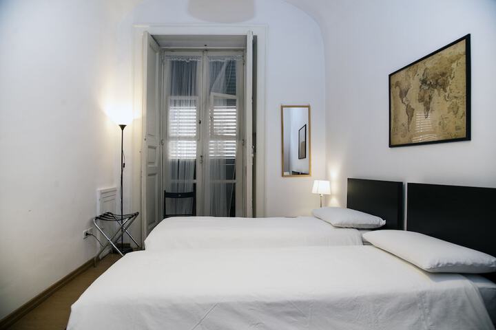 Room 20 of 33