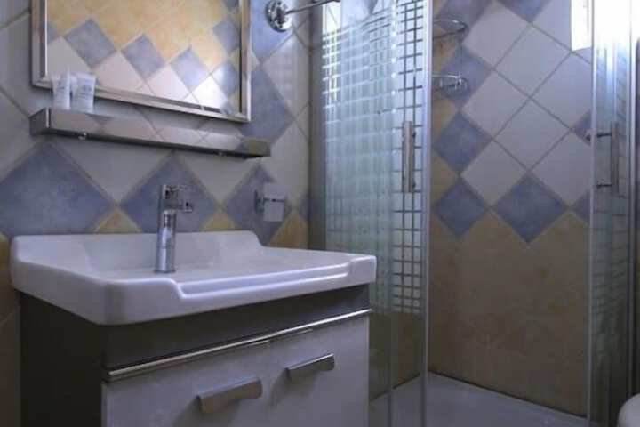 Room 41 of 48