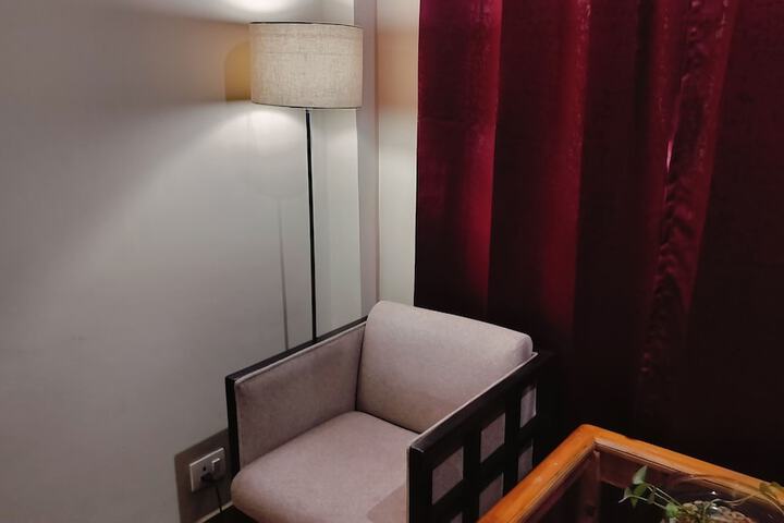 Room 8 of 32