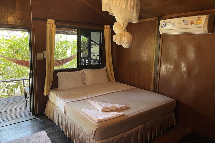 Room 3 of 77