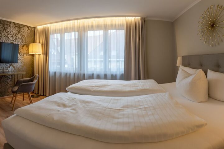 Room 4 of 35