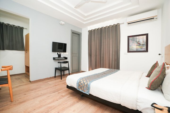 Room 6 of 26