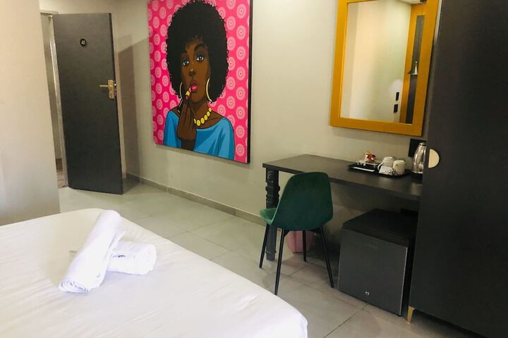 Room 100 of 241