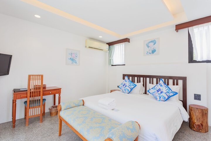 Room 5 of 209