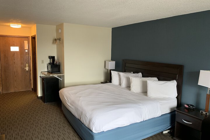 1 King Bed (6 of 17)