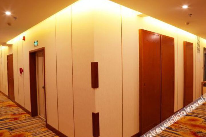 Hotel Interior 18 of 33