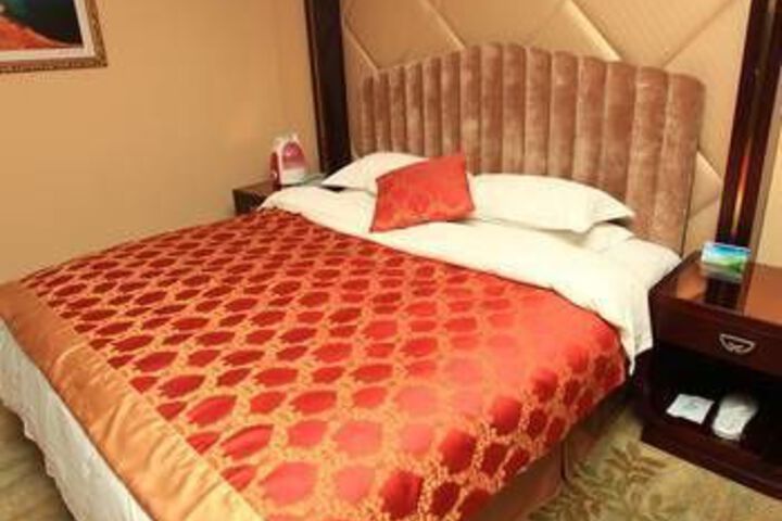 Room 4 of 10
