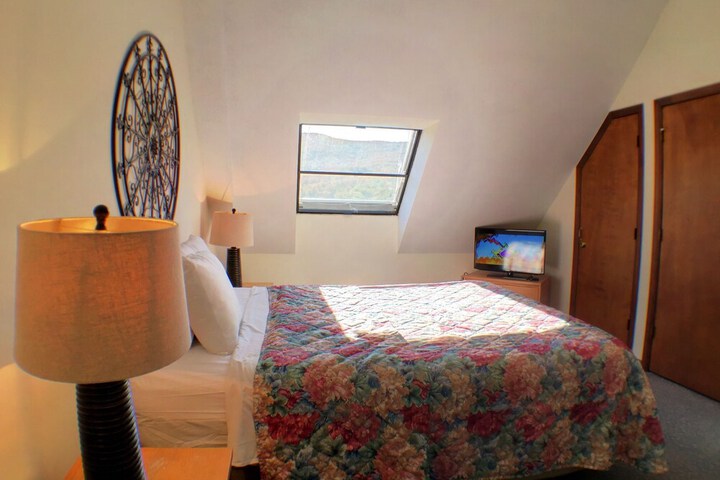 Room 30 of 234