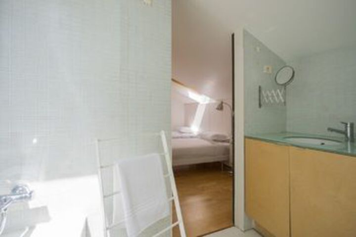 Room 16 of 99