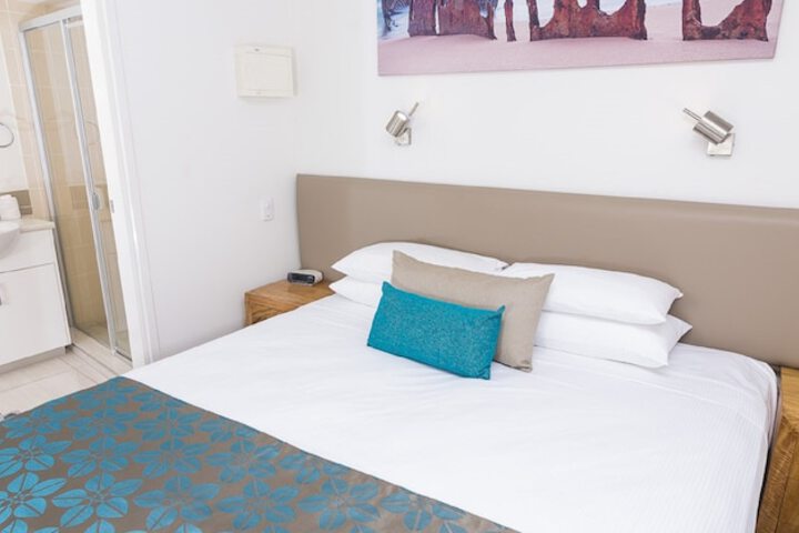 Room 5 of 90