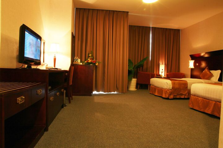 Room 12 of 37
