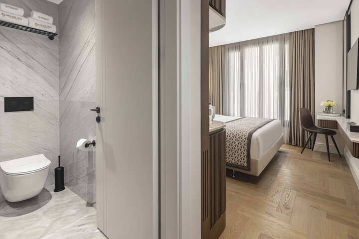 Room 10 of 64