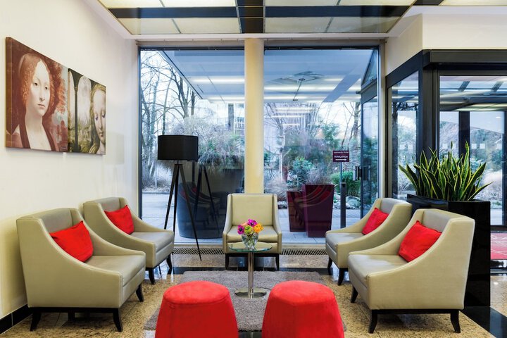 Entrance & Lobby