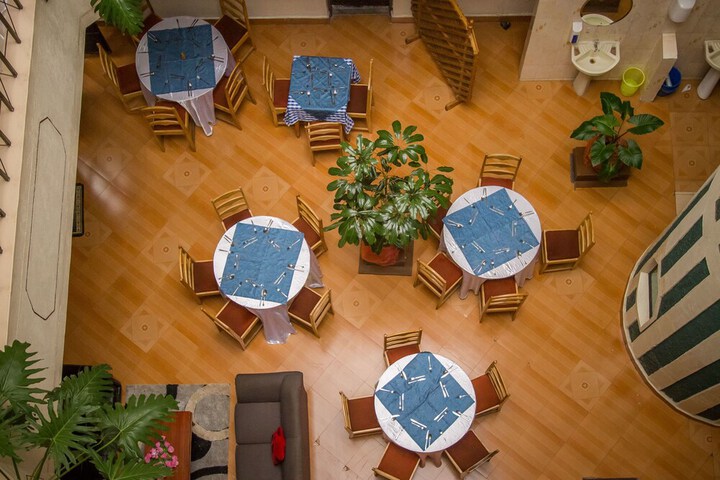 Dining 41 of 60