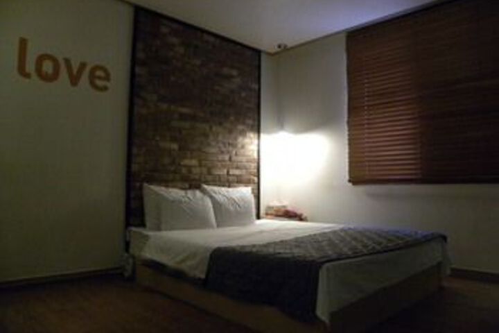Room 19 of 53