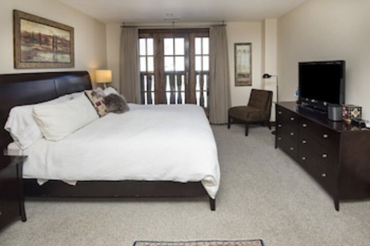 Room 1 of 87