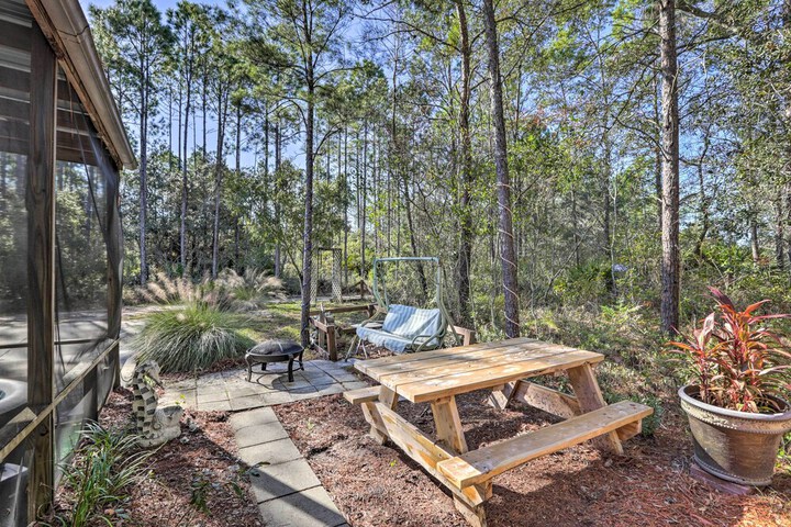 Keaton Beach Escape w / Hot Tub 2 Mi to Shore
