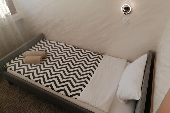 Room 13 of 96