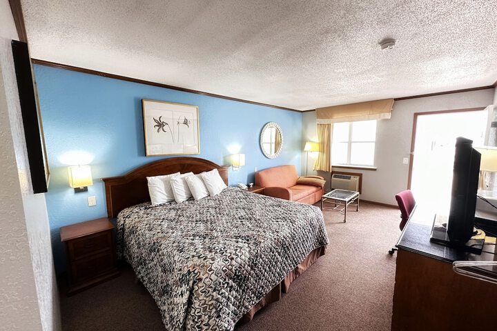 Standard | King Bed (4 of 12)